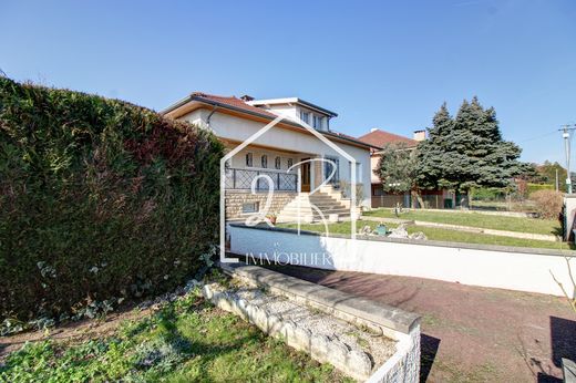 Luxury home in Vénissieux, Rhône