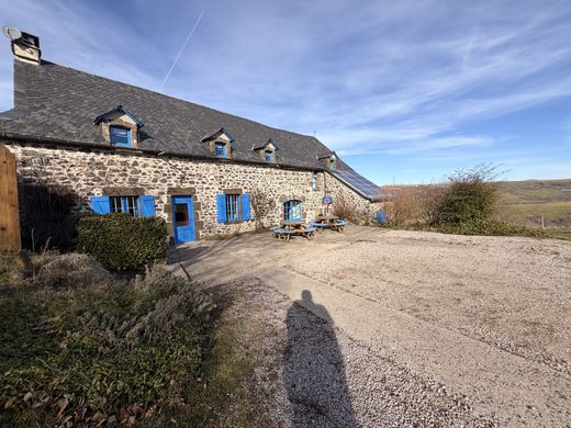 Luxury home in Ségur-les-Villas, Cantal