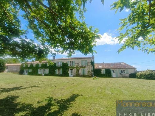 Casa de lujo en Mortagne-sur-Gironde, Charenta Marítima