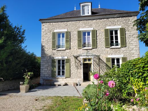 Casa di lusso a Souppes-sur-Loing, Seine-et-Marne