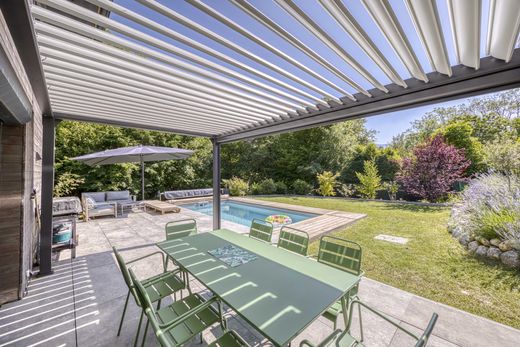 Luxus-Haus in Menthon-Saint-Bernard, Haute-Savoie