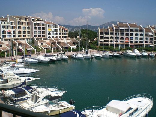 Apartment / Etagenwohnung in Cogolin, Var