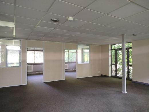 Oficina en Le Bourget-du-Lac, Saboya