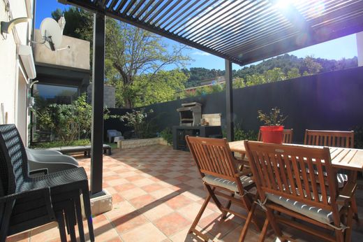 Apartment / Etagenwohnung in Aubagne, Bouches-du-Rhône