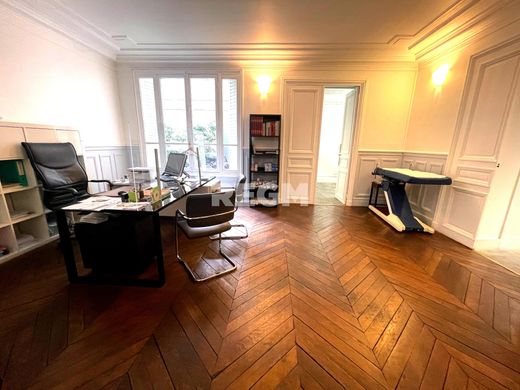 Apartment in Champs-Elysées, Madeleine, Triangle d’or, Paris