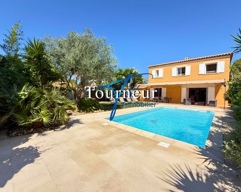 Villa in Six-Fours-les-Plages, Var