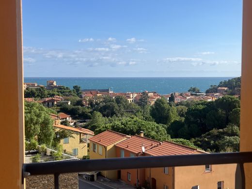 Apartment / Etagenwohnung in Collioure, Pyrénées-Orientales