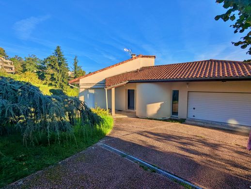 Royat, Puy-de-Dômeの高級住宅