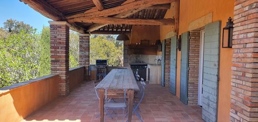 빌라 / Le Plan-de-la-Tour, Var