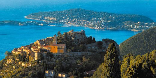 Apartment / Etagenwohnung in Èze, Alpes-Maritimes