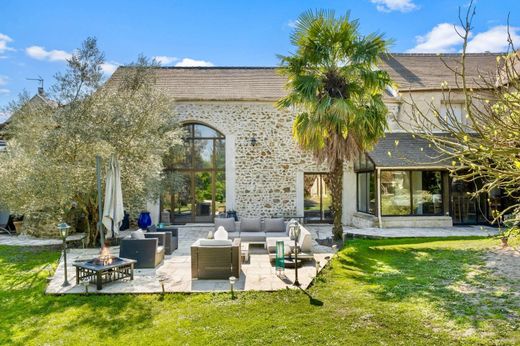 Luxury home in Les Alluets-le-Roi, Yvelines