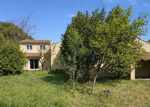 Villa in Pernes-les-Fontaines, Vaucluse