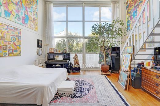 Luxury home in Buttes-Chaumont, Villette, Bas Belleville, Paris
