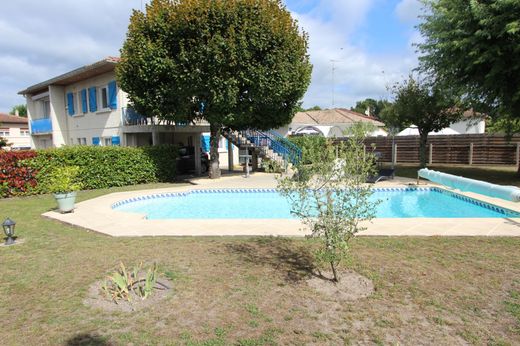 Luxury home in Salles, Gironde