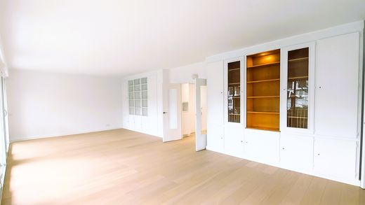 Apartment / Etagenwohnung in Meudon, Hauts-de-Seine