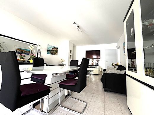 Apartment / Etagenwohnung in Menton, Alpes-Maritimes