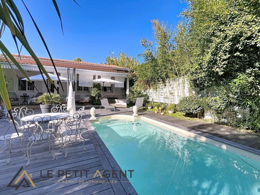 Luxury home in Le Bouscat, Gironde