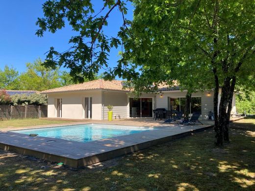 Luxury home in Salles, Gironde