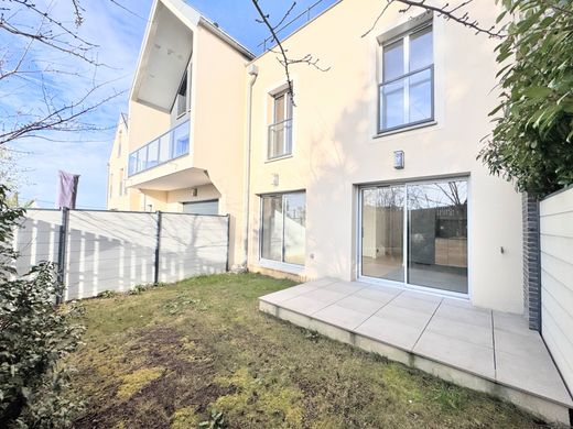 Luxury home in Rueil-Malmaison, Hauts-de-Seine