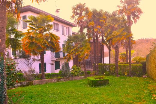 Luxury home in Bardos, Pyrénées-Atlantiques