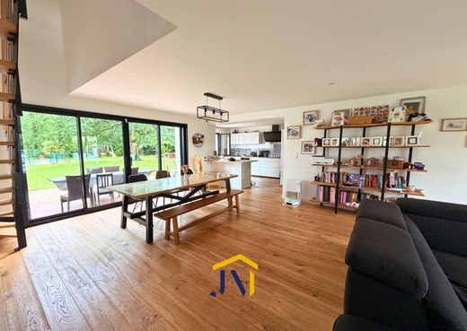 Luxury home in Parempuyre, Gironde