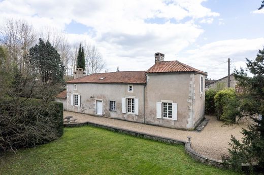 منزل ﻓﻲ Chasseneuil-du-Poitou, Vienne