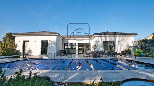 Luxe woning in Charmes-sur-Rhône, Ardèche