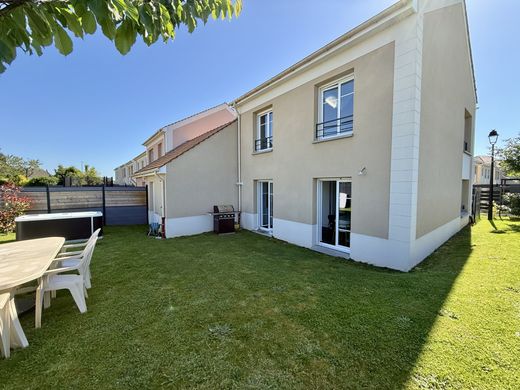 Luksusowy dom w Les Alluets-le-Roi, Yvelines