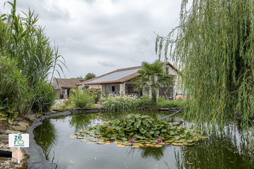 Maison de luxe à Le Champ-Saint-Père, Vendée