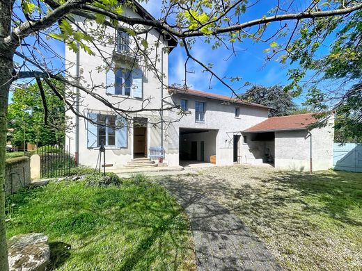 Luxury home in Saint-Genis-Laval, Rhône