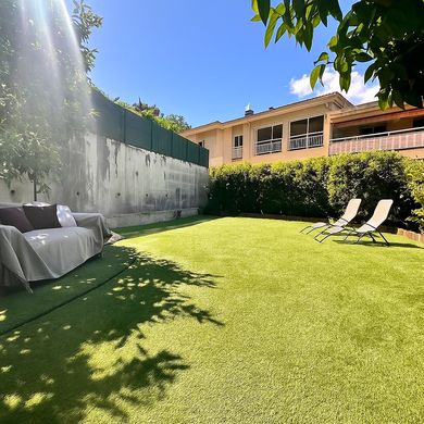 Apartment / Etagenwohnung in Menton, Alpes-Maritimes