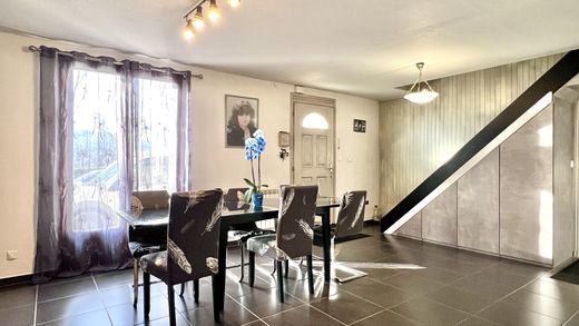 豪宅  Valserhône, Ain