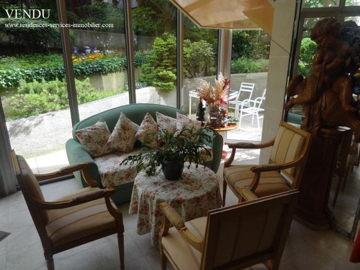 Apartment / Etagenwohnung in Motte-Picquet, Commerce, Necker, Paris