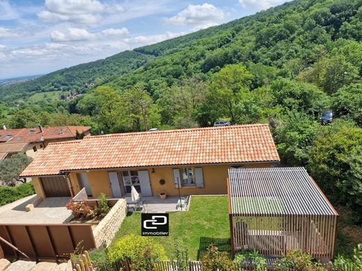 Casa di lusso a Poleymieux-au-Mont-d'Or, Rhône