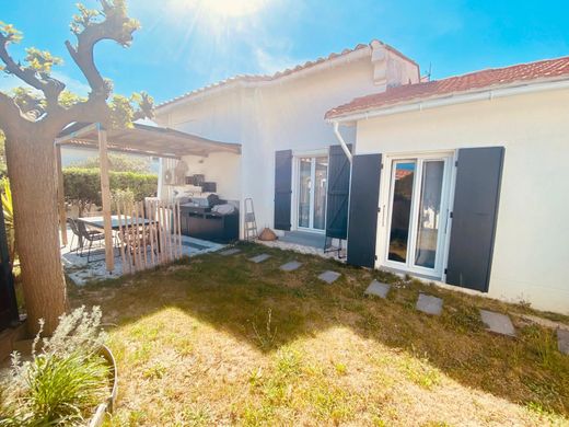 Villa en Saint-Cyprien, Pirineos Orientales