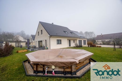 Πολυτελή κατοικία σε Gemeaux, Cote d'Or