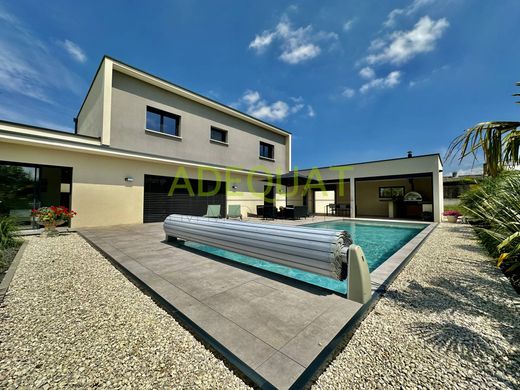 Luxe woning in Saint-Savin, Isère