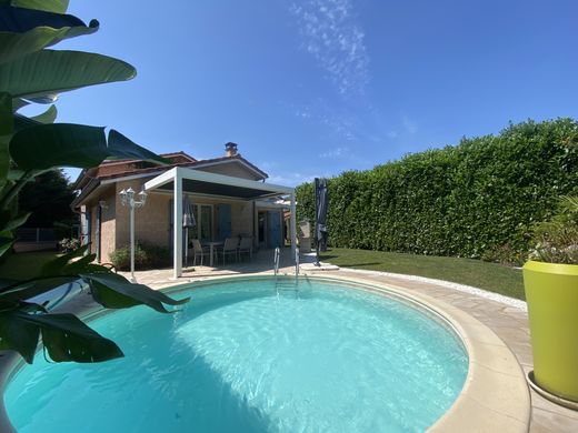 Luxury home in Sainte-Consorce, Rhône