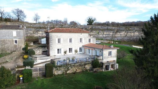 Casa di lusso a Mouthiers-sur-Boëme, Charente