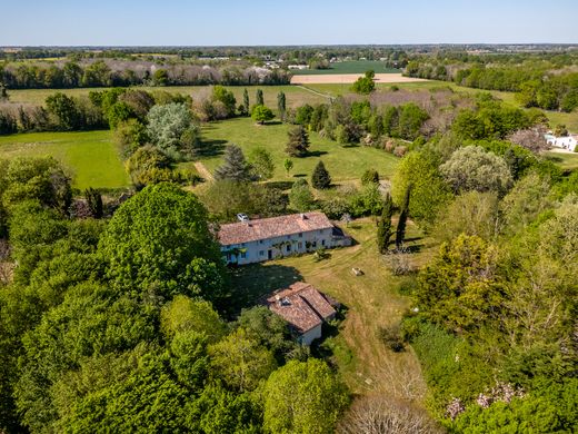 Casa di lusso a Corme-Royal, Charente-Maritime