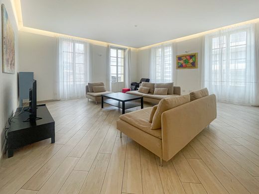 Apartment / Etagenwohnung in Cannes, Alpes-Maritimes