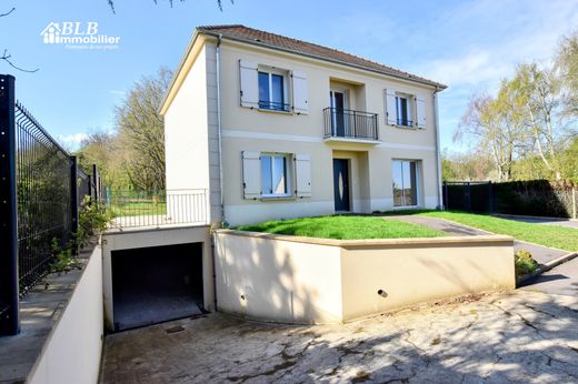 Luxe woning in Jouars-Pontchartrain, Yvelines