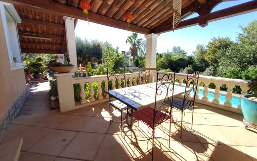 ﻓﻴﻼ ﻓﻲ Cuers, Var