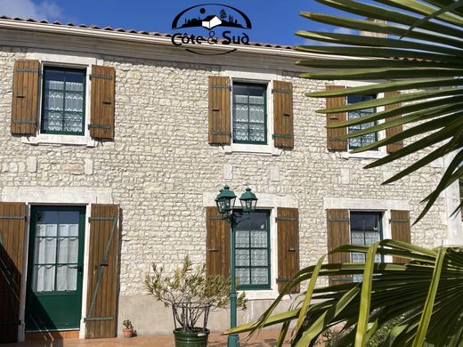 Luxus-Haus in La Jarrie, Charente-Maritime