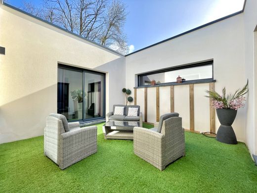 Luxus-Haus in Ranville, Calvados