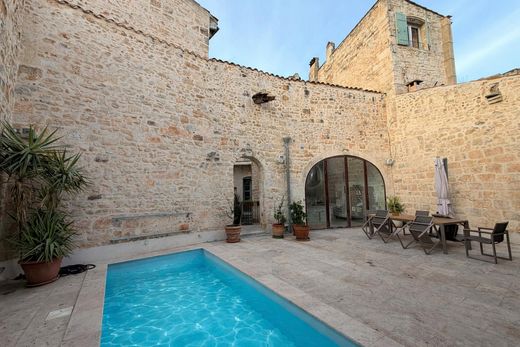 Maison de luxe à Saint-Gilles, Gard