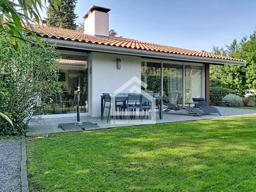Luxury home in Mérignac, Gironde