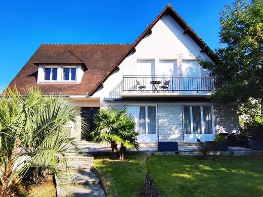 Luksusowy dom w Chennevières-sur-Marne, Val-de-Marne