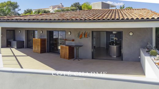 Hyères, Varのアパートメント