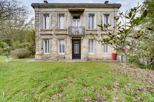 Элитный дом, Berson, Gironde